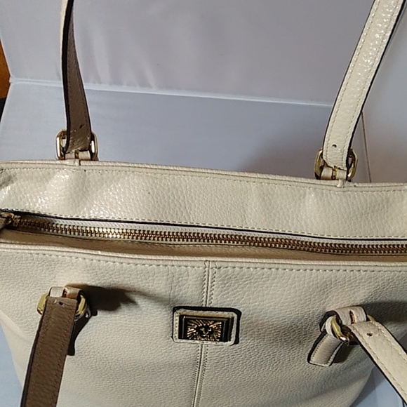 Anne Klein cream colored purse - Picture 3 of 10